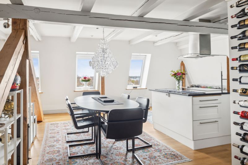 Höjning av tak & öppning av taknock i kallvind. Huddinge, Stuvsta