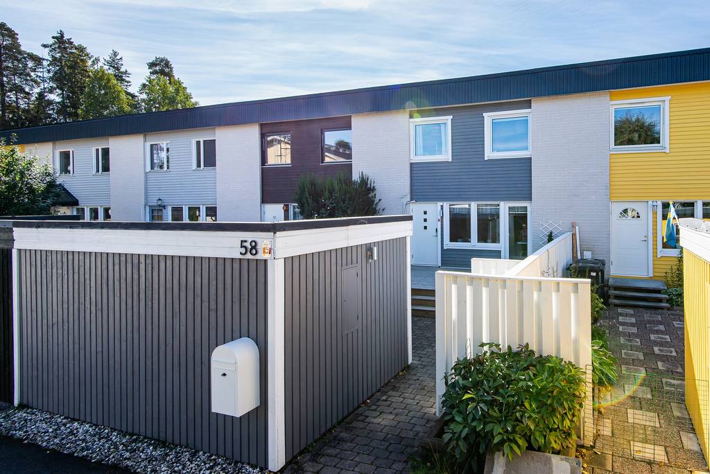 Ombyggnad garagelängor & Byte träpanel till Brf. Tyresö